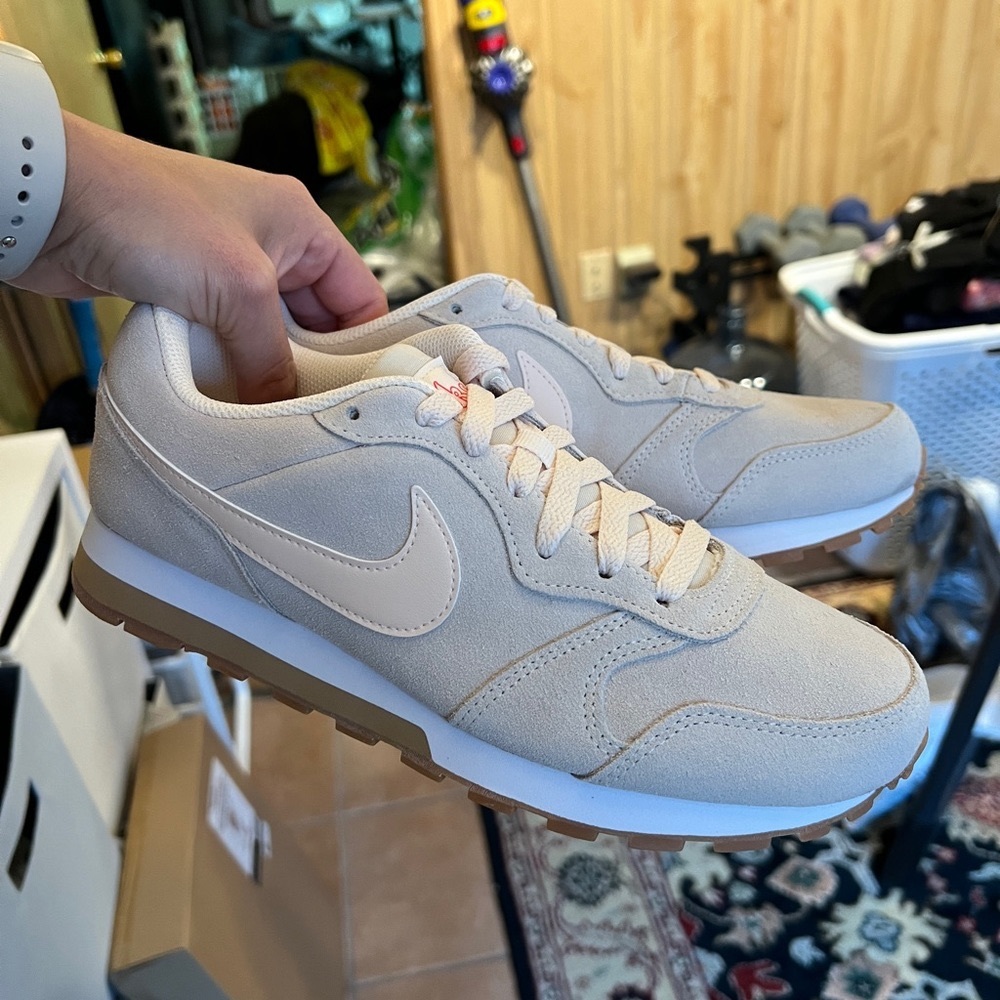 NEW beige Nikes size 8.5 , never worn